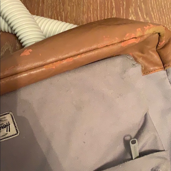 Herschel Backpack - Picture 3 of 3